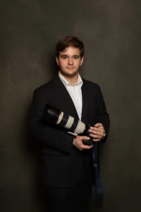 Ritratto di Gabriele Pallai, fotografo con base a Roma.